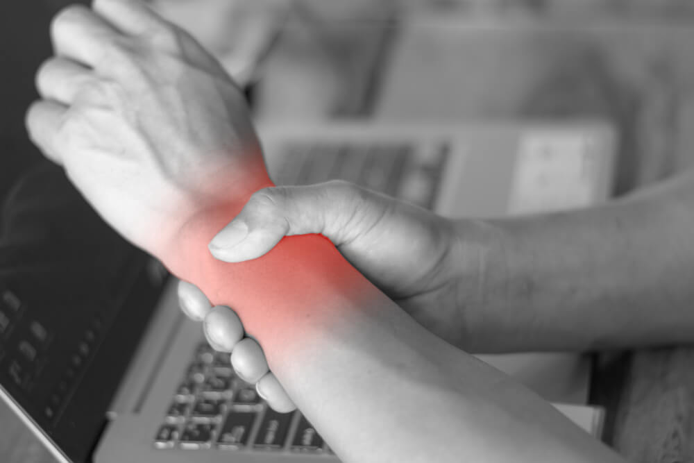 Carpal Tunnel Syndrome: Symptoms, Causes, and When to Seek Treatment