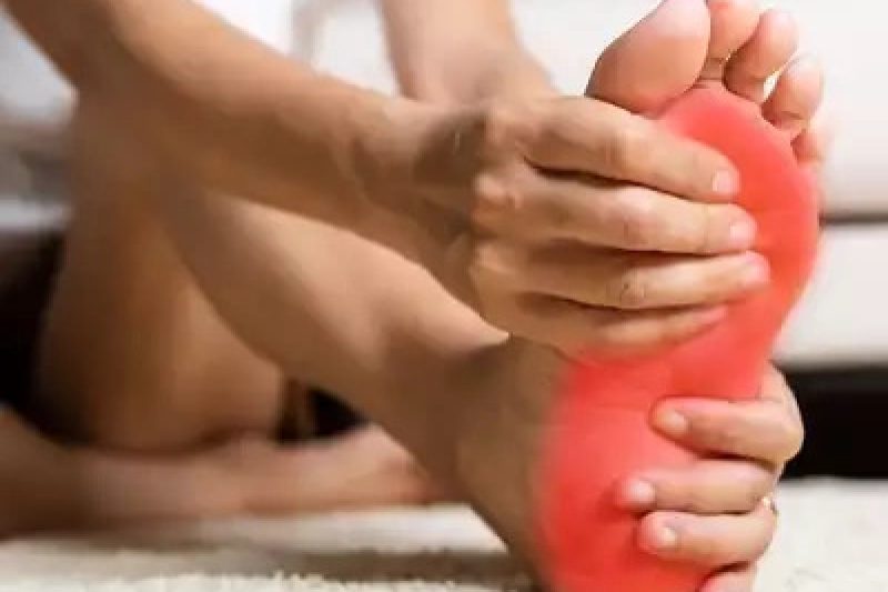 🦶 Plantar Fasciitis: Why Your Heel Hurts and What You Can Do About It