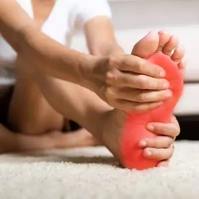 ๐ฆถ Plantar Fasciitis: Why Your Heel Hurts and What You Can Do About It